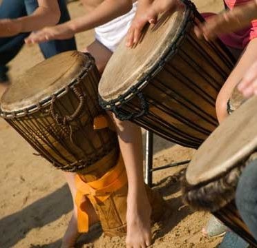 Музыка африканских барабанов