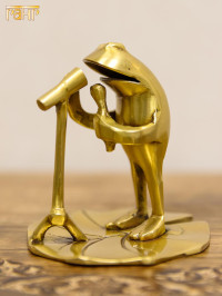 Статуэтка "Лягушка с микрофоном"