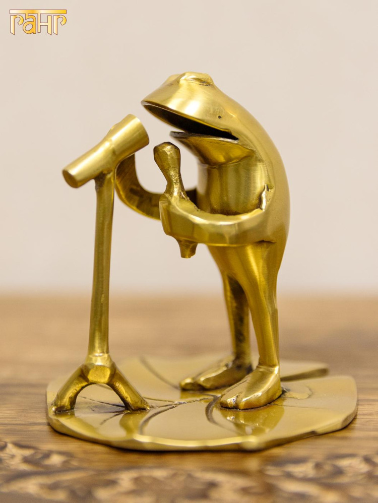 Статуэтка "Лягушка с микрофоном"