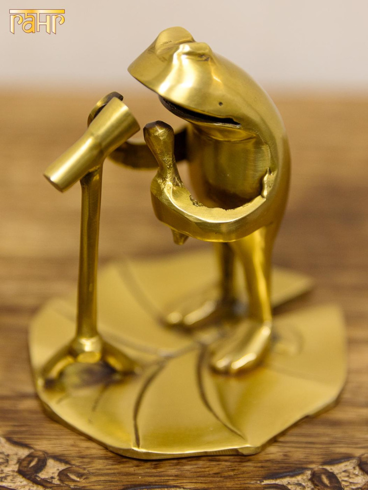 Статуэтка "Лягушка с микрофоном"