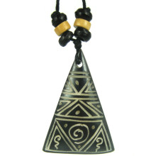 350-06 Амулет 43х30мм, кость