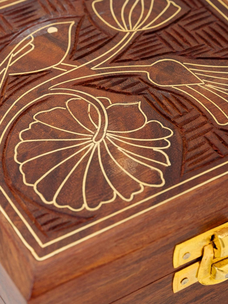 Шкатулка (дерево) резная "Птичка" 12х12х5см  Шк54