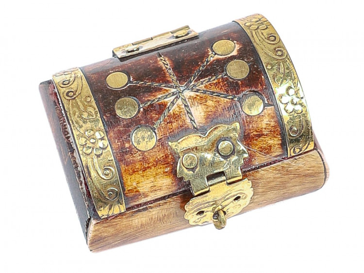 Шкатулка с инкрустацией (кость)