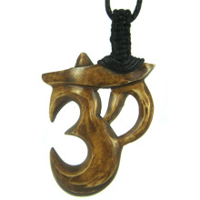 350-12 Амулет 45х40мм, кость