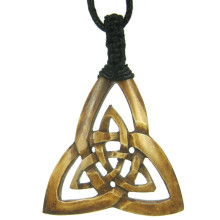 350-13 Амулет 45х45мм, кость