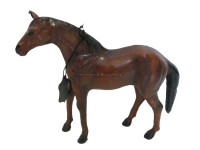 Статуэтка "Лошадь 6" стоит папье-маше