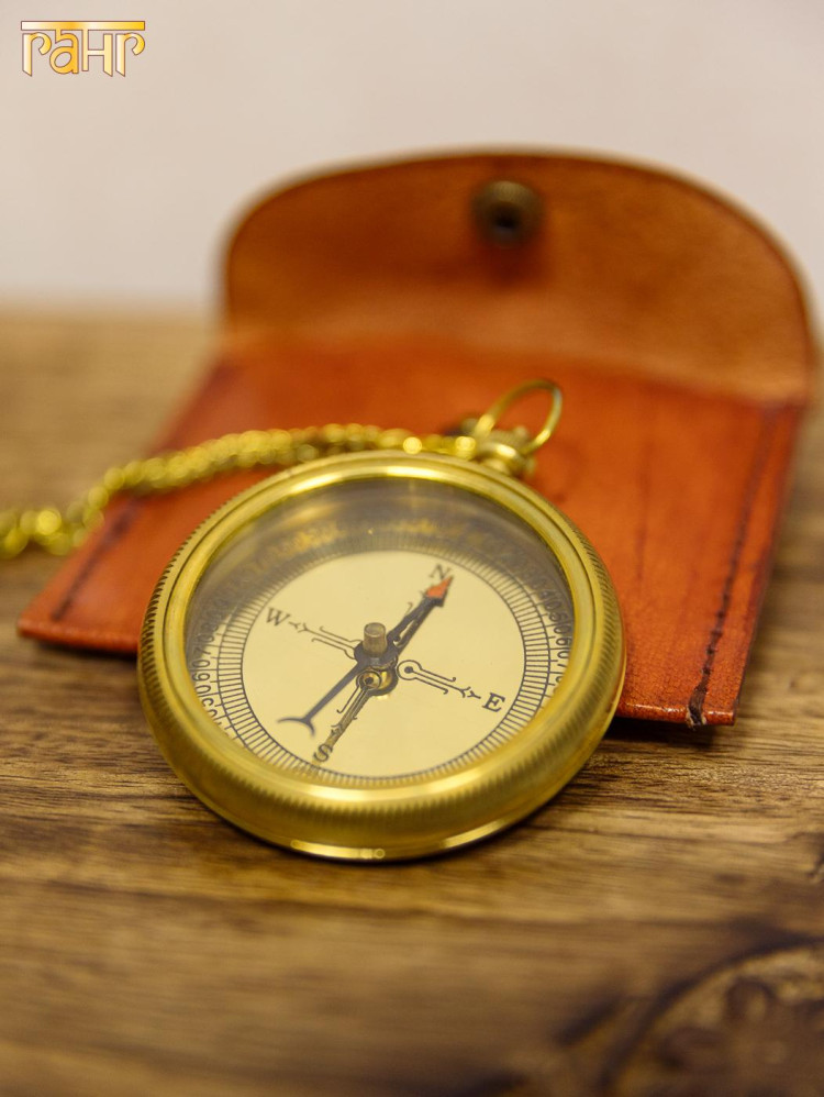 Компас 2,5" в кожаном футляре