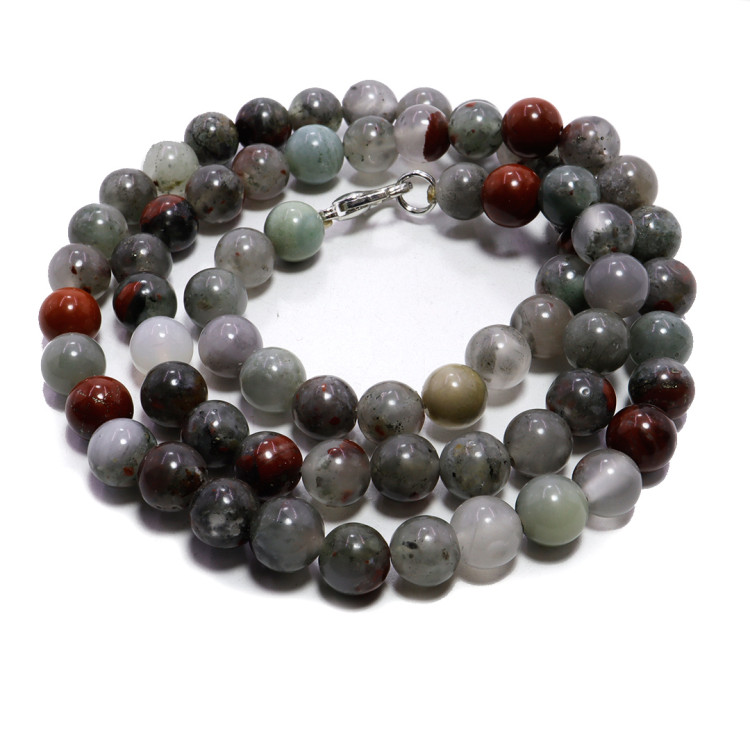 Бусы из камня Яшма кровавая серая дарует защиту от порчи и убирает блоки с денежного канала