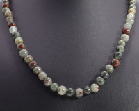 Бусы из камня Яшма кровавая серая дарует защиту от порчи и убирает блоки с денежного канала