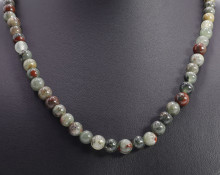 Бусы из камня Яшма кровавая серая дарует защиту от порчи и убирает блоки с денежного канала