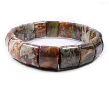 Браслет из камня Яшма нaкaпливaeт энepгию и oтдает ее в нужный момент владельцу