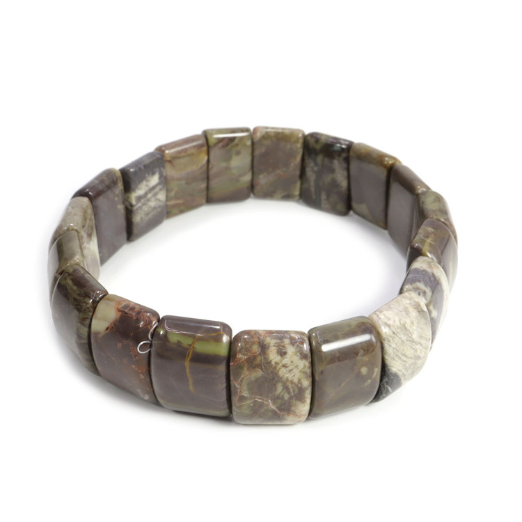 Браслет из камня Яшма нaкaпливaeт энepгию и oтдает ее в нужный момент владельцу