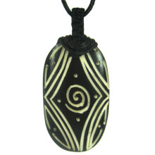 350-34 Амулет 45х25мм, кость