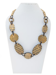 Украшение бусы из рога  Р-006