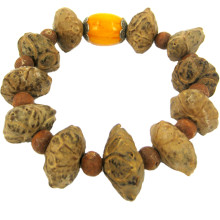 Браслет из семян
