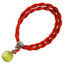 Браслет красный витой с камнем Koшaчий глaз (оливковый) 8мм,цвет сереб, металл, текстиль