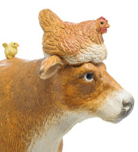 Фигурка "Корова с курицей и цыплятами"