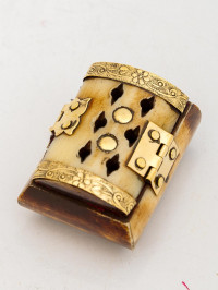 Шкатулка с инкрустацией (кость)  Шк121/2