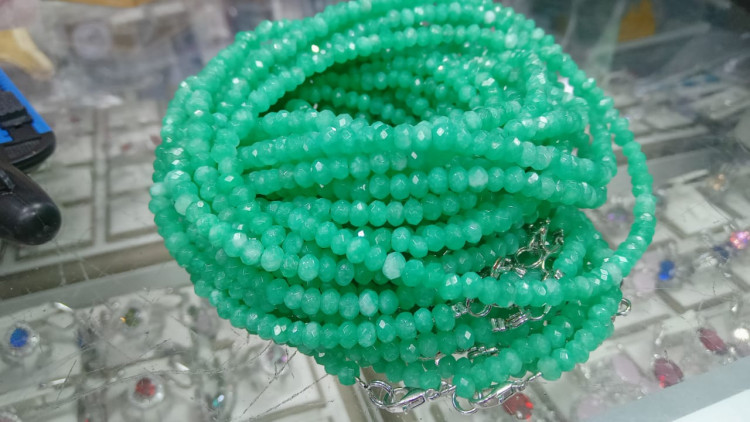 Бусы из граненного камня Хризопраз 4мм 45см