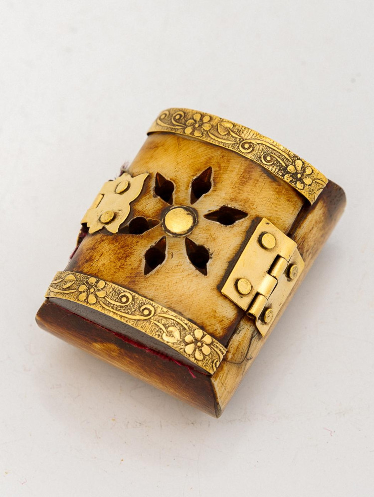 Шкатулка с инкрустацией (кость)  Шк121/3