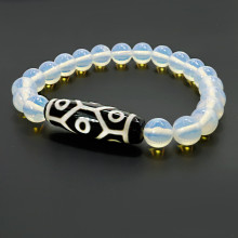 Браслет из камня Лунный камень и бусина Дзи 9 глазиков оберег на процветания и счастья 8мм Браслет из камня Лунный камень и бусина Дзи 9 глазиков оберег на процветания и счастья 8мм