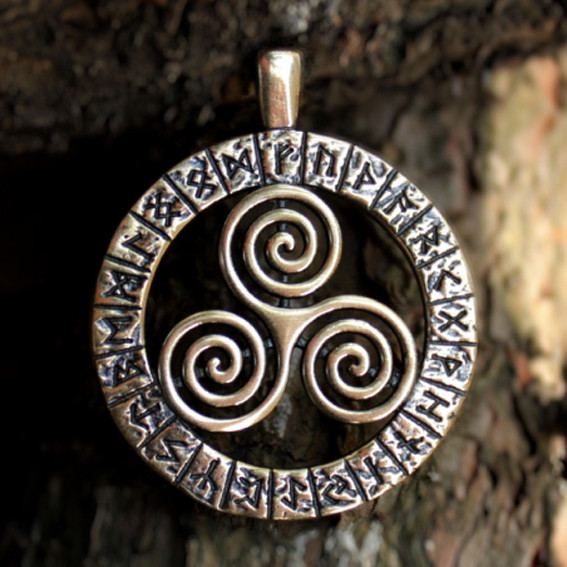 ладинец оберег. велес знак символ. амулет мудрости. амулет альфа и омега с личной монограммой христа. алтайские обереги и талисманы что означают гайтаны.