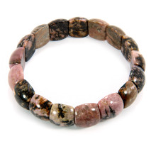 Браслет из камня Родонит поднимает весь род на защиту и дарует помощь свыше Браслет из камня Родонит поднимает весь род на защиту и дарует помощь свыше
