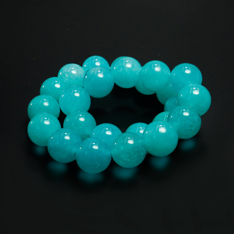 Браслет из камня Аквамарин помогает вносить ясность в дела отношения