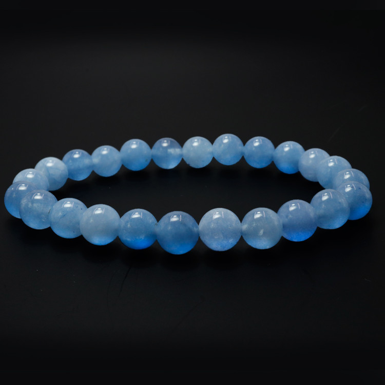 Браслет из камня Аквамарин помогает вносить ясность в дела отношения