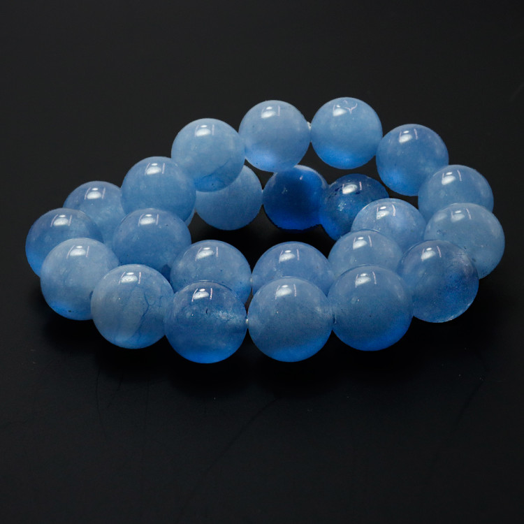 Браслет из камня Аквамарин помогает вносить ясность в дела отношения