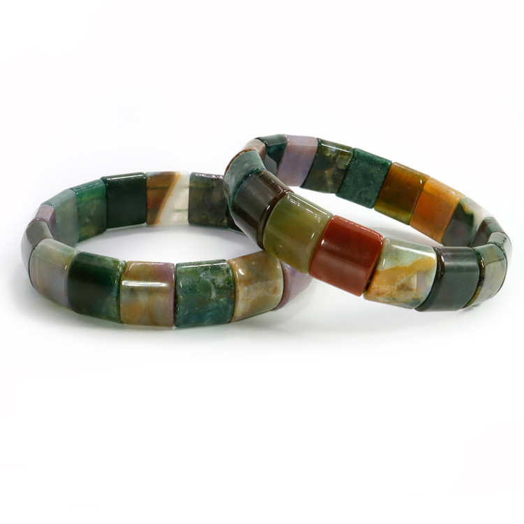 Браслет из камня Зеленая яшма дарует карьерный рост и привлекает денежные потоки