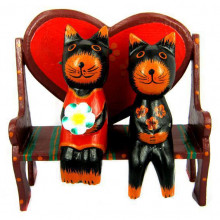 Кошки на скамейке статуэтка, дерево 20х19см Кошки на скамейке статуэтка, дерево 20х19см