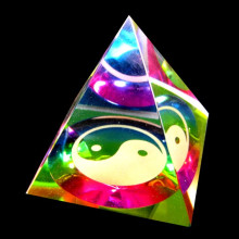 Пирамидка Инь-Ян 5см Пирамидка Инь-Ян 5см