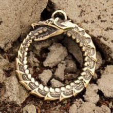 BV07-15 Уроборос 42*38*6мм (СП 015) BV07-15 Уроборос 42*38*6мм (СП 015)