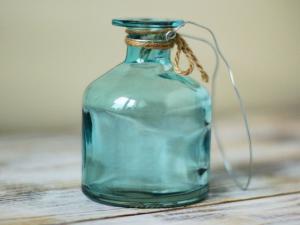 Стеклянная голубая ваза