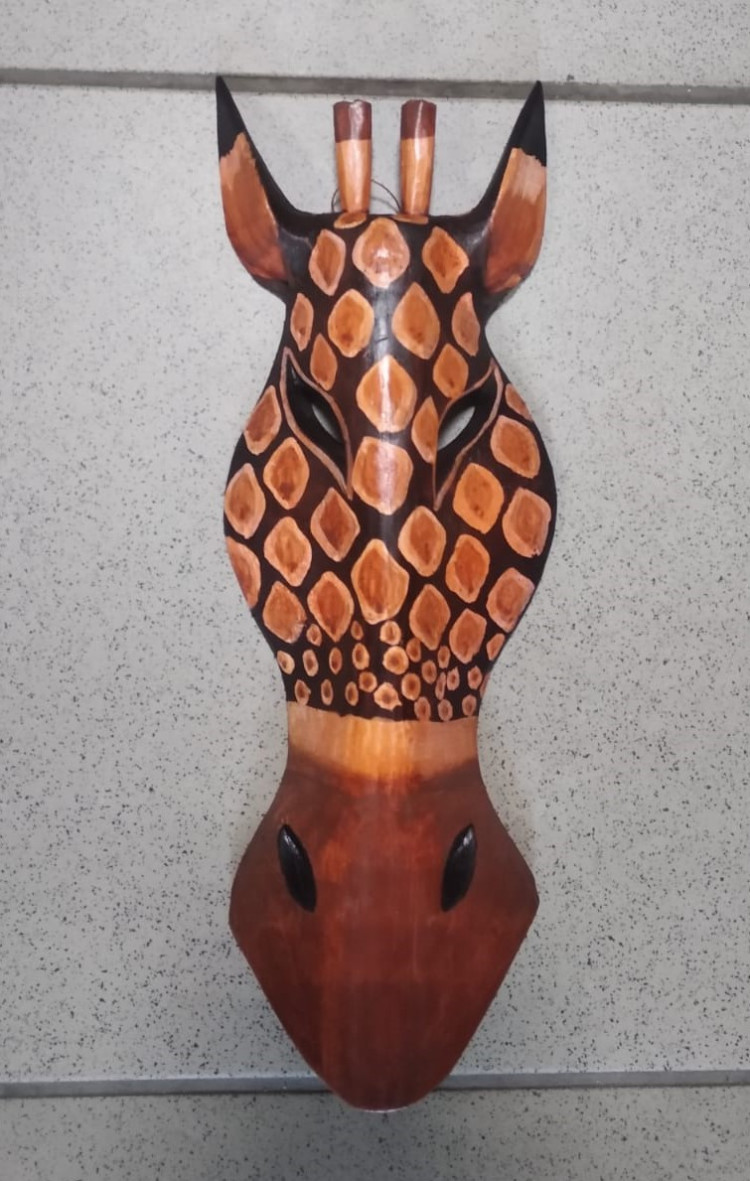 Маска голова Жирафа настенная дерево Албезия Оберег на удачу 30см